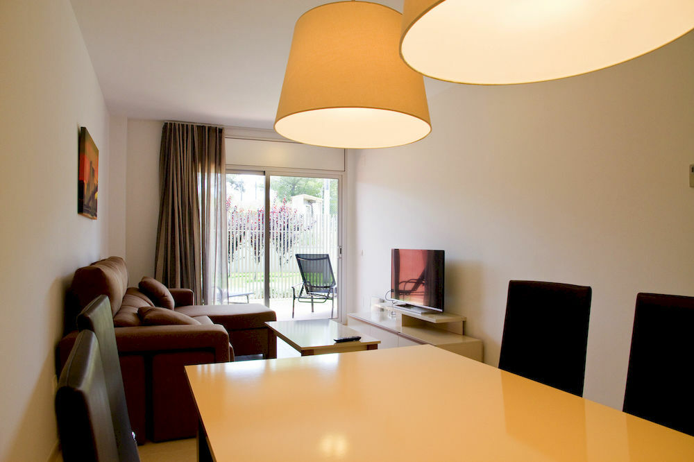 Uhc Paradise Village Family Complex Salou